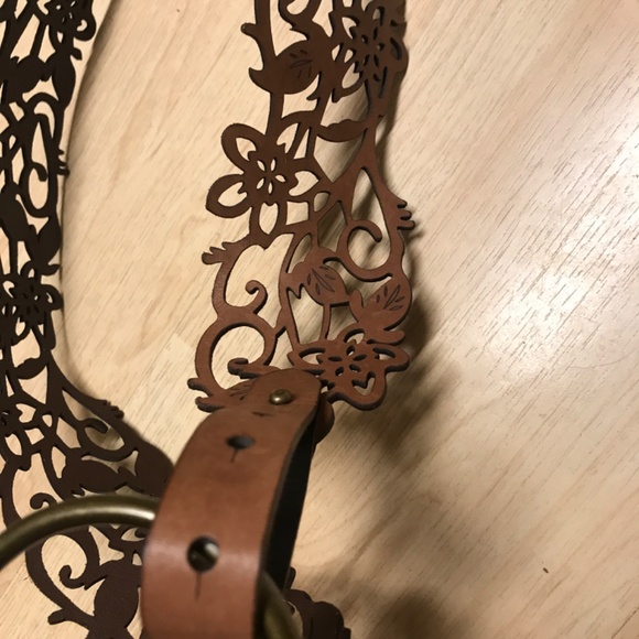 Laser cut out Floral leather Belt - Picture 2 of 3